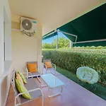 Beachside Apartman *