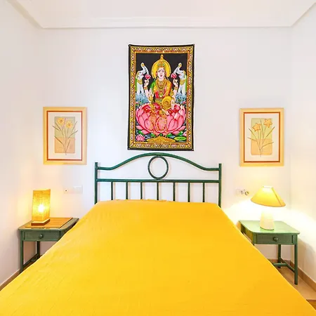 Beachside Apartment *