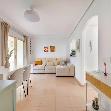 Beachside Apartment *